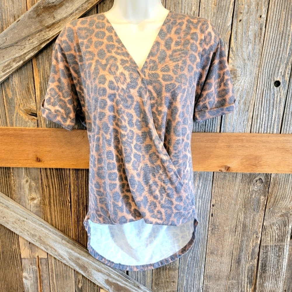 Lucky & Blessed Leopard High Low wrap blouse short sleeve small S
